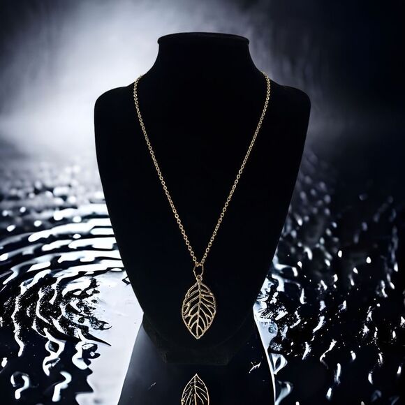NWT Wool + Pepper Co. 14K Gold Plated Leaf & Chain Necklace - 18inch - Picture 1 of 4